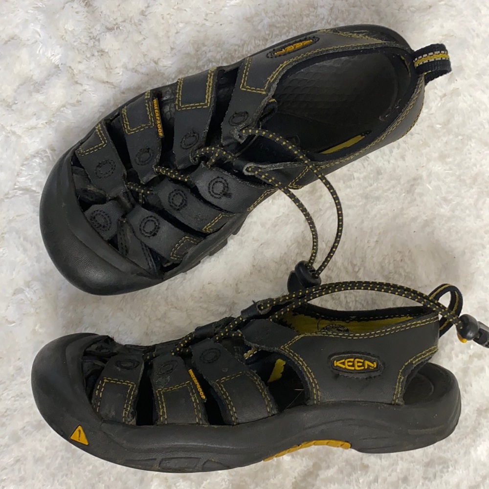 Keen Newport H2 Black Leather Hiking Water Sandals